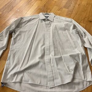 MEN’S Izod button down shirt. White/tan. Size XL